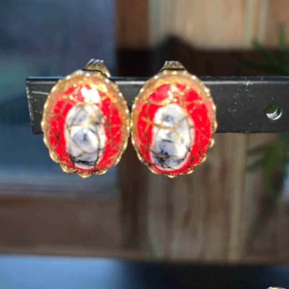 Vintage oval enamel with gold clip earrings